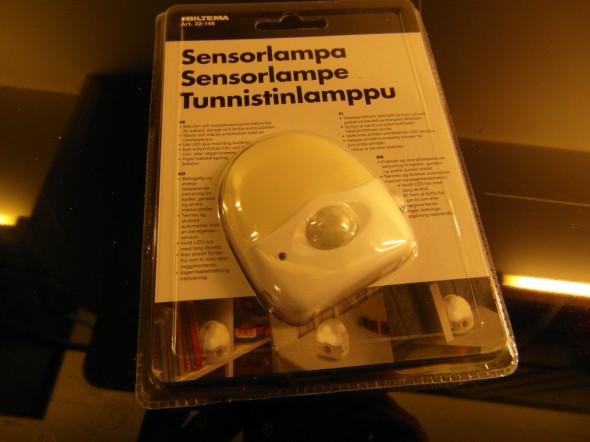 LED lampun hinta Biltemassa 7,99€.