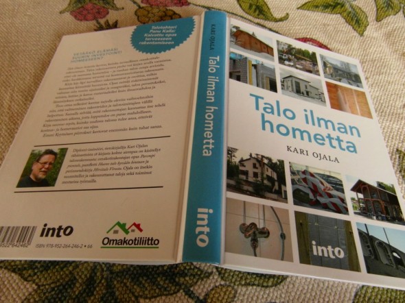 Itse sain Kari Ojalan uusimman kirjan "Talo ilman hometta" liittymislahjana Omakotiliiton jäseneksi liittyessäni Kevätmessut 2015 -tapahtumassa.