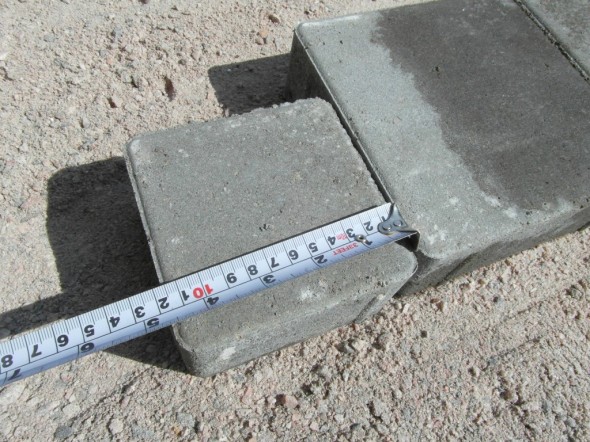 Pienin kivi on kooltaan 11,5 x 11,5 cm. Pienellä hiekkaraolla lisättynä voi laskea 12 x 12 cm.